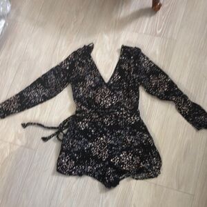 Black Floral Long Sleeve Romper sz S